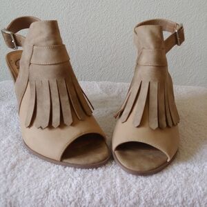 Source Unknown Tan Fringed Sandals